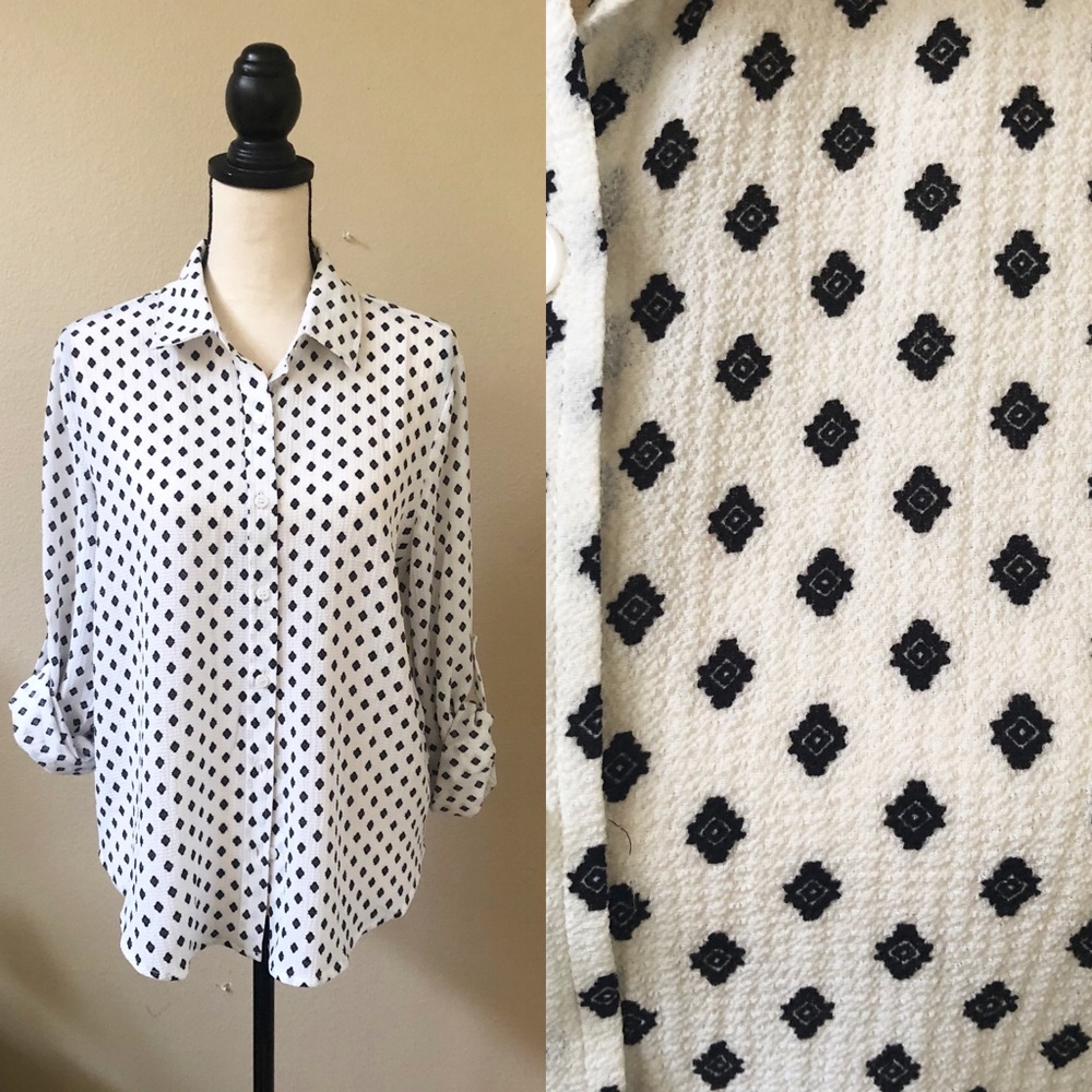 Geo print ivory shirts/ must Have